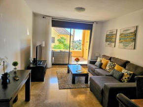 Ground floor 2 bed apartment La Duquesa with 5 pools and large terrace
